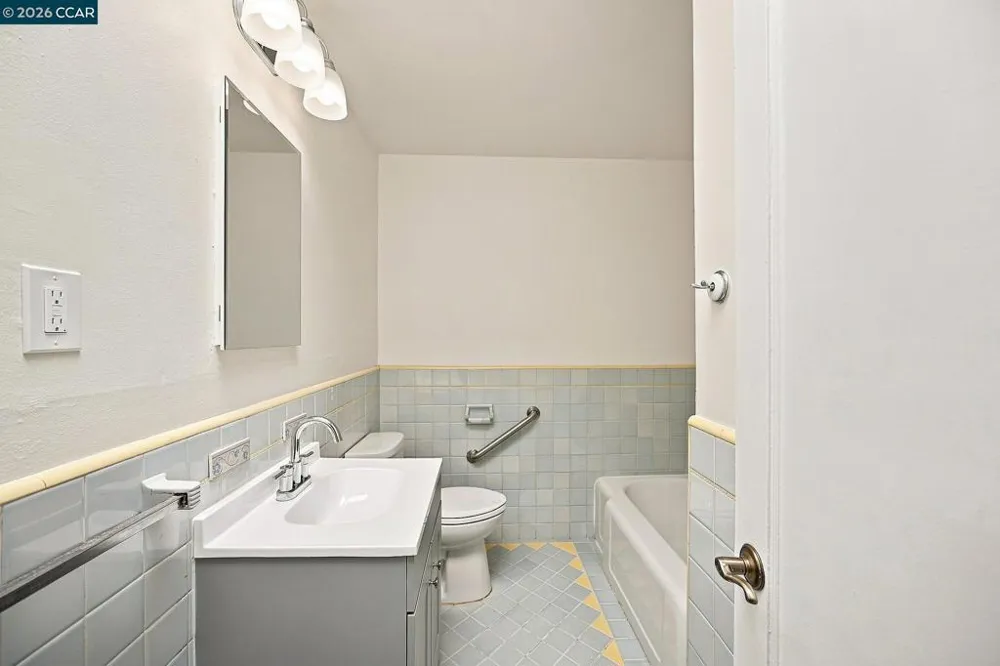 124 Frankfort St Daly City, CA 94014
