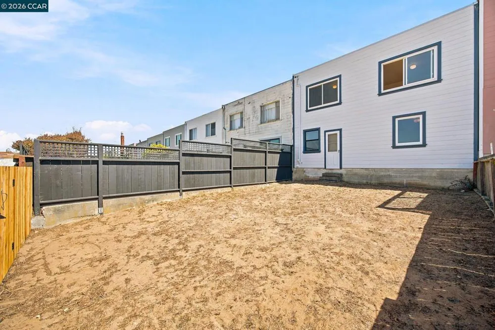124 Frankfort St Daly City, CA 94014