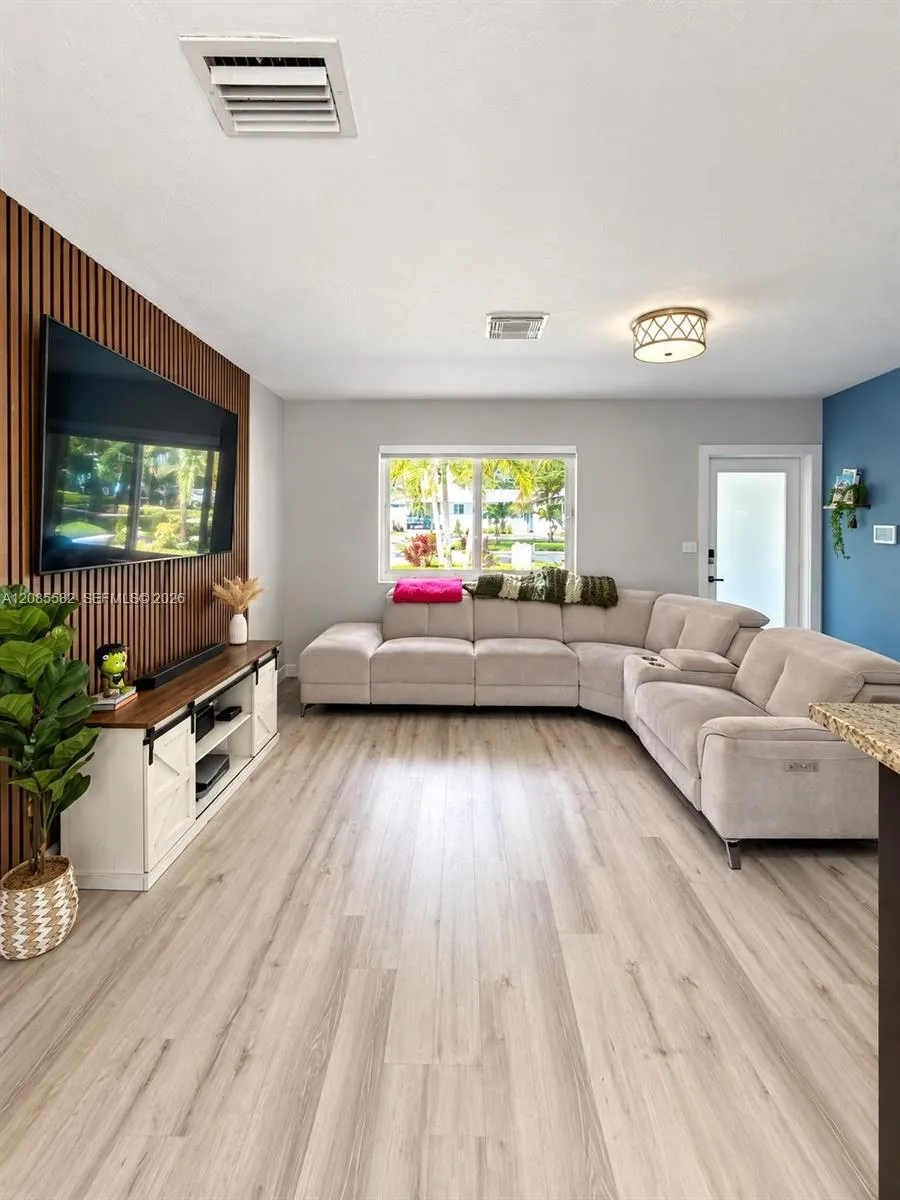 240 68th Ave Hollywood, FL 33024