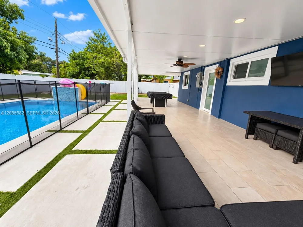 240 68th Ave Hollywood, FL 33024