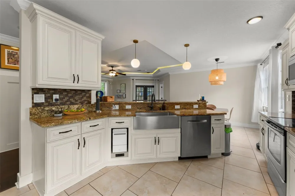 1527 MOUNT VERNON STREET Orlando, FL 32803