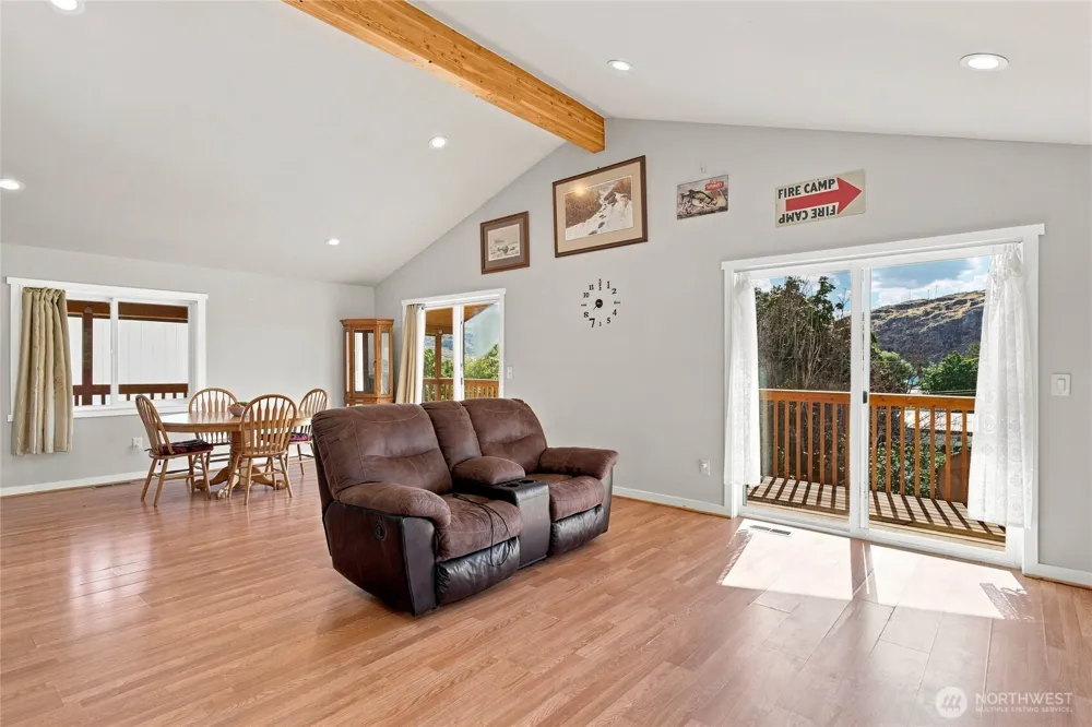 505 Beach Street Pateros, WA 98846