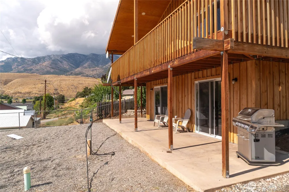 505 Beach Street Pateros, WA 98846