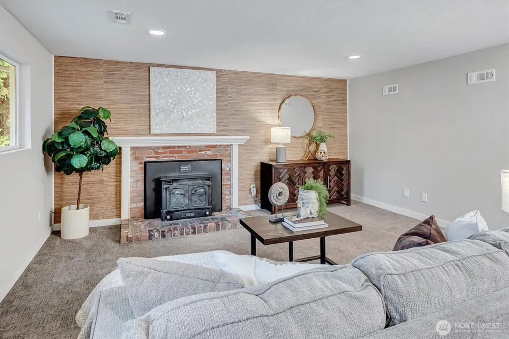15724 168th Avenue NE Woodinville, WA 98072