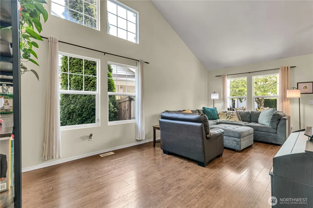 2035 62nd Loop SE Auburn, WA 98092
