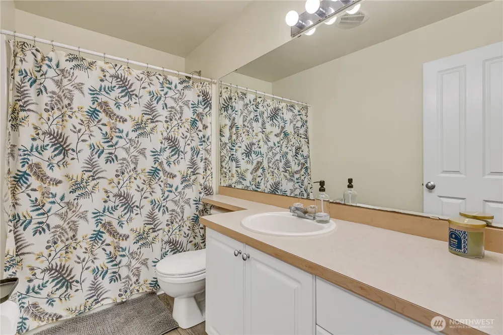 2035 62nd Loop SE Auburn, WA 98092
