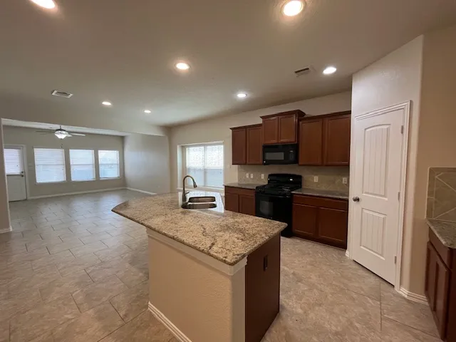 516 Rancho Verde Drive Leander, TX 78641