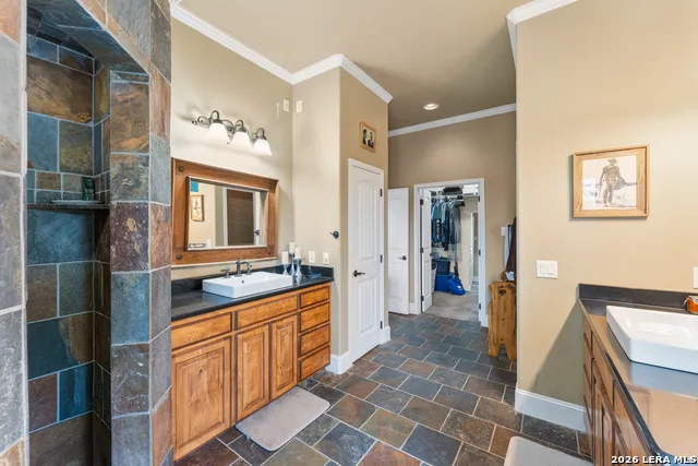500 Reverse R Fredericksburg, TX 78631