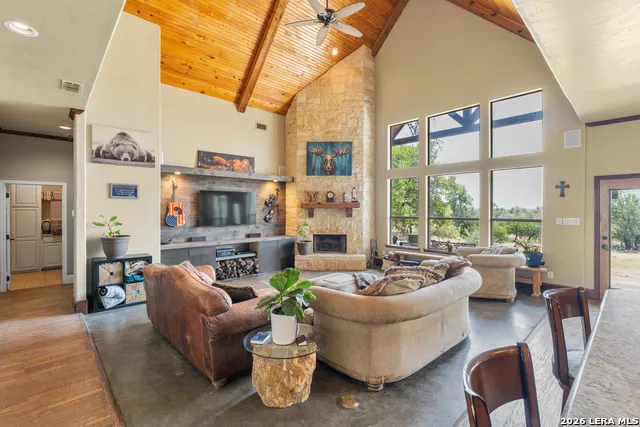 500 Reverse R Fredericksburg, TX 78631