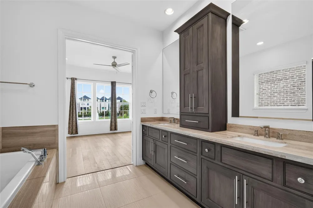 2713 Kinsley Oaks Drive Houston, TX 77007