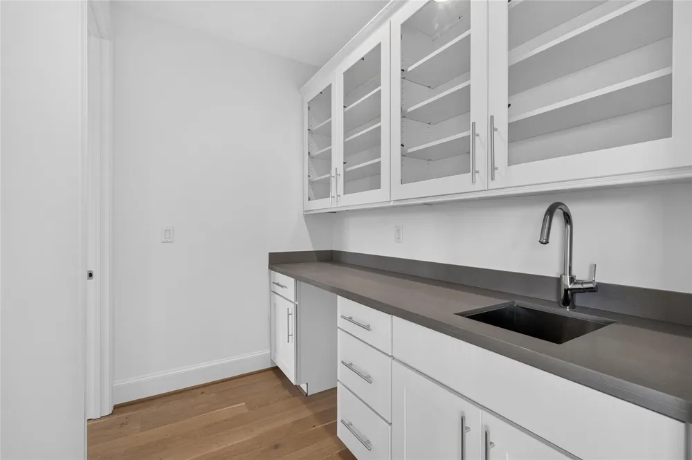 2713 Kinsley Oaks Drive Houston, TX 77007