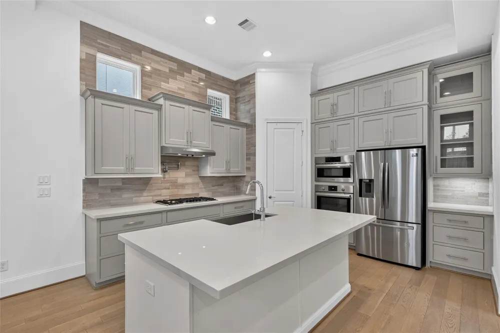 2713 Kinsley Oaks Drive Houston, TX 77007
