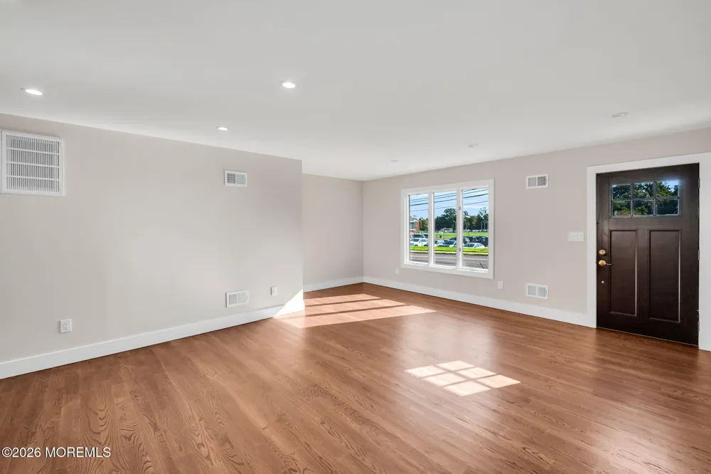 31 Hosford Avenue Leonardo, NJ 07737