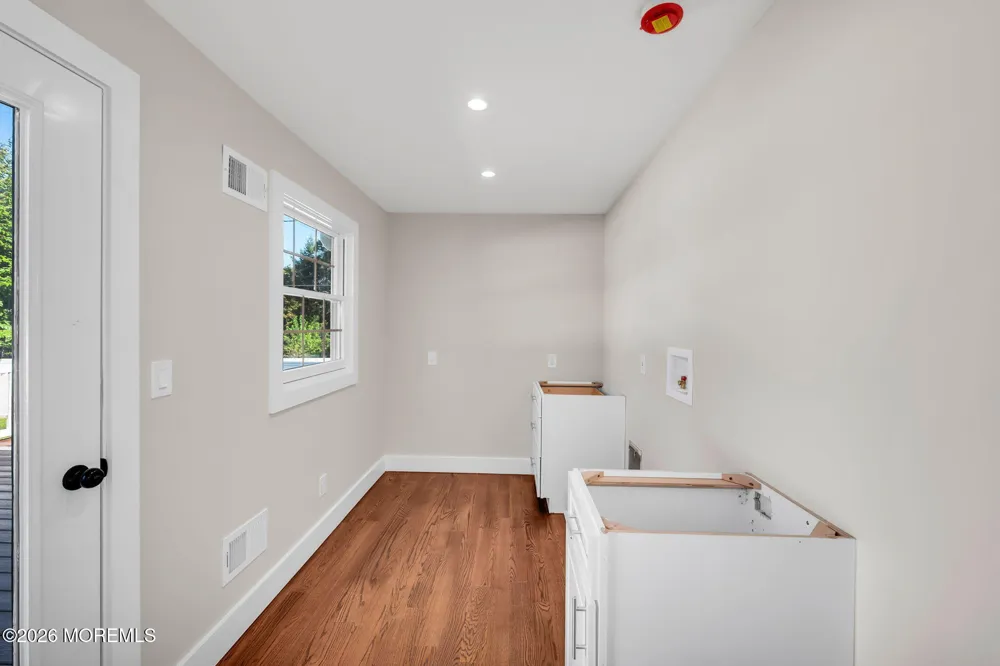 31 Hosford Avenue Leonardo, NJ 07737