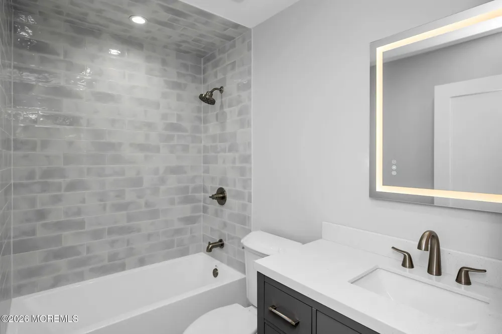 31 Hosford Avenue Leonardo, NJ 07737