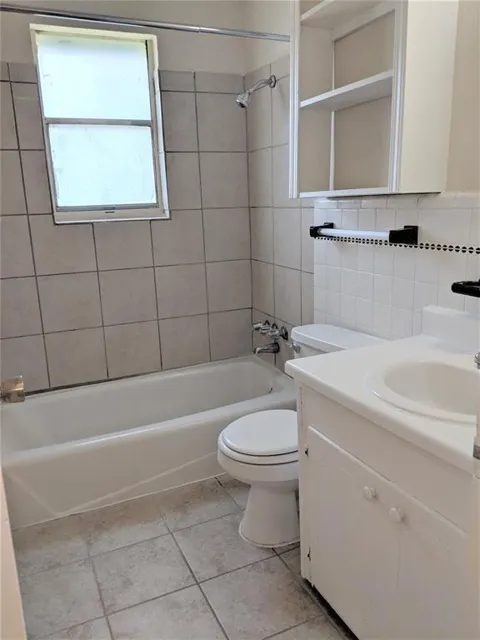 915 Alexander Street #2