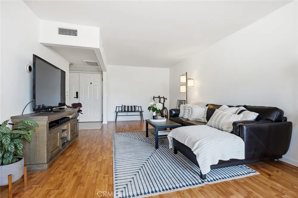 14141 Dickens #312 Sherman Oaks, CA 91423