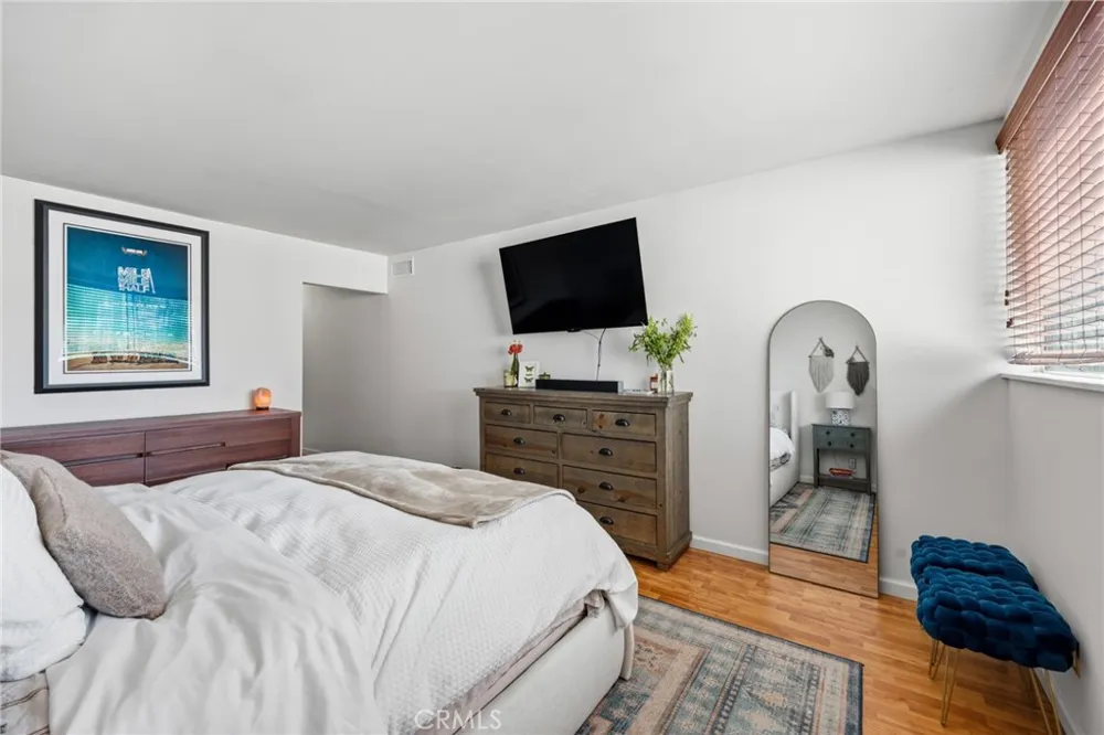 14141 Dickens #312 Sherman Oaks, CA 91423