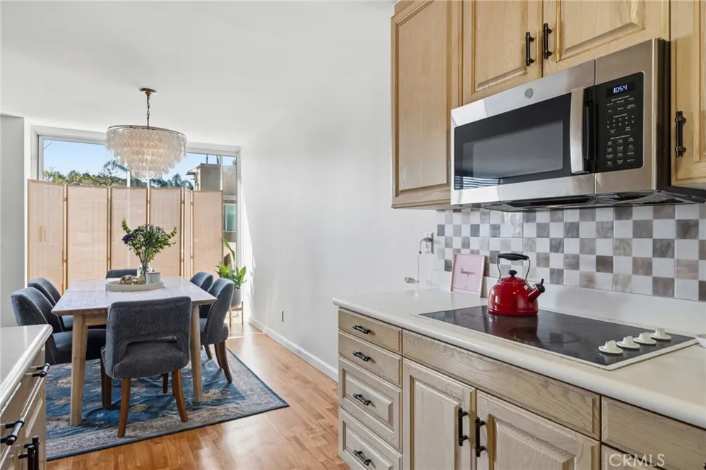 14141 Dickens #312 Sherman Oaks, CA 91423