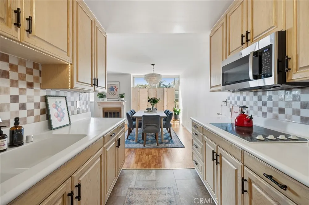 14141 Dickens #312 Sherman Oaks, CA 91423