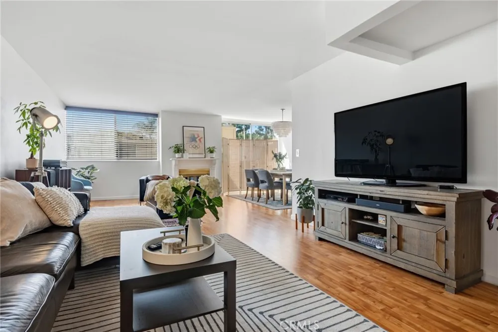 14141 Dickens #312 Sherman Oaks, CA 91423