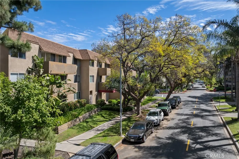 14141 Dickens #312 Sherman Oaks, CA 91423