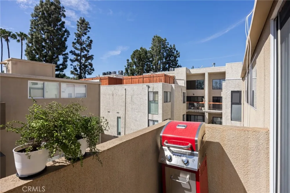 14141 Dickens #312 Sherman Oaks, CA 91423