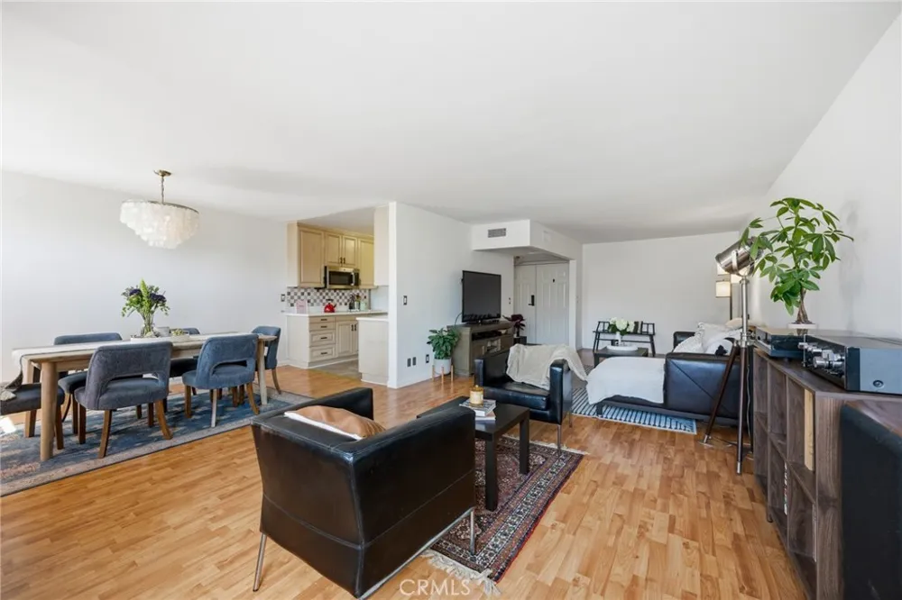 14141 Dickens #312 Sherman Oaks, CA 91423