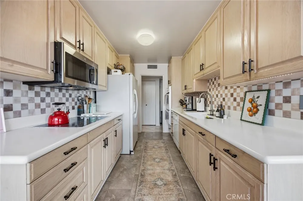 14141 Dickens #312 Sherman Oaks, CA 91423