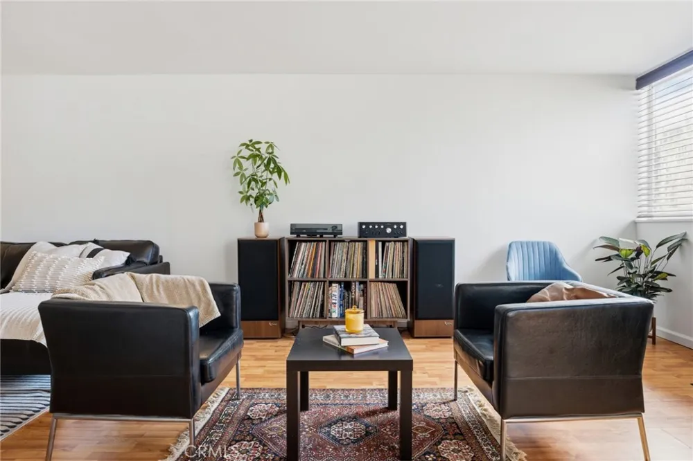 14141 Dickens #312 Sherman Oaks, CA 91423