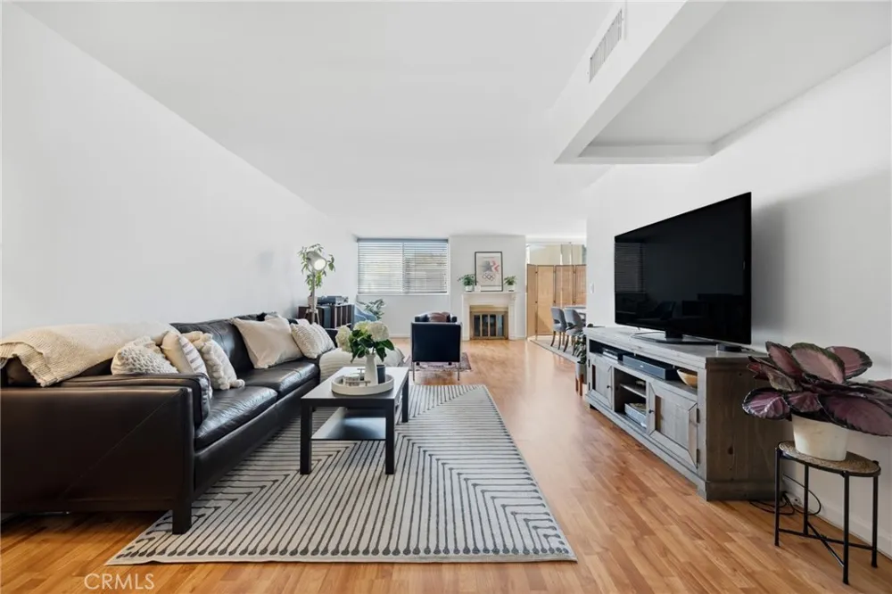 14141 Dickens #312 Sherman Oaks, CA 91423