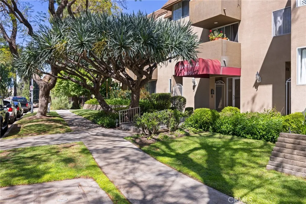 14141 Dickens #312 Sherman Oaks, CA 91423