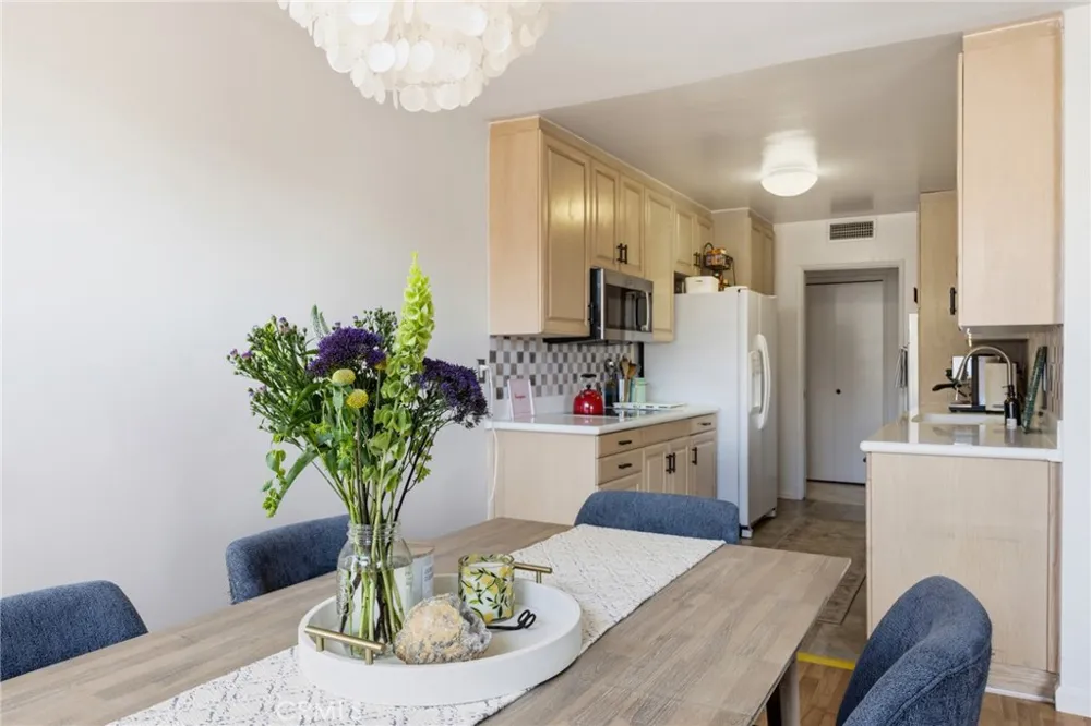 14141 Dickens #312 Sherman Oaks, CA 91423