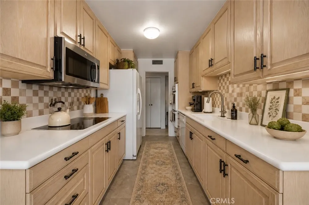 14141 Dickens #312 Sherman Oaks, CA 91423