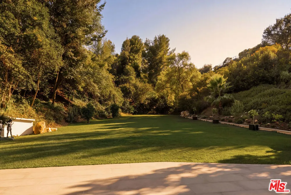 3829 Hayvenhurst Drive Los Angeles, CA 91436
