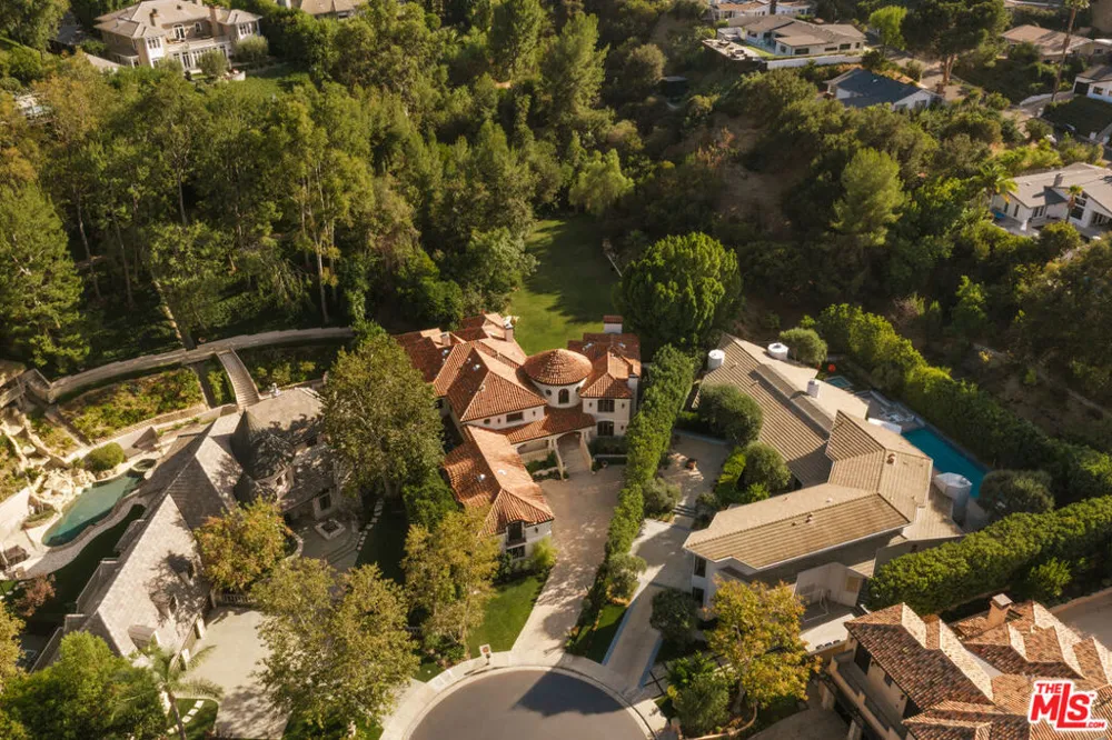 3829 Hayvenhurst Drive Los Angeles, CA 91436