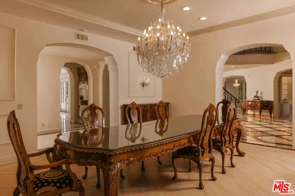 3829 Hayvenhurst Drive Los Angeles, CA 91436