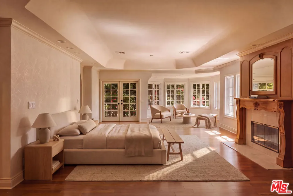 3829 Hayvenhurst Drive Los Angeles, CA 91436