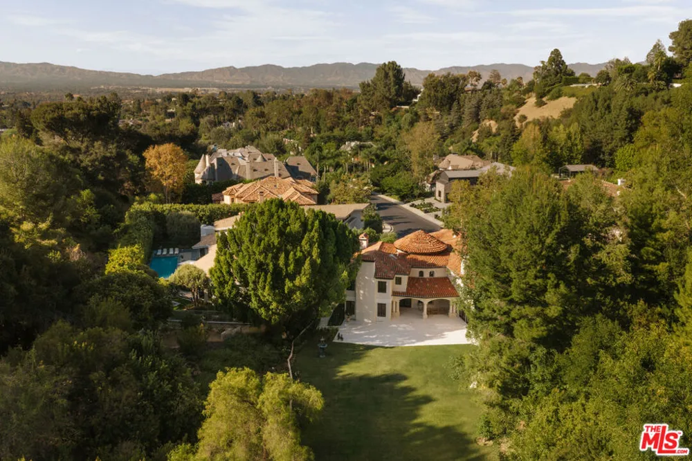 3829 Hayvenhurst Drive Los Angeles, CA 91436