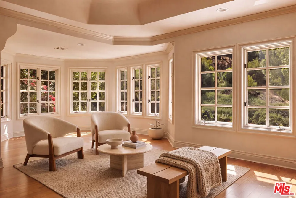 3829 Hayvenhurst Drive Los Angeles, CA 91436
