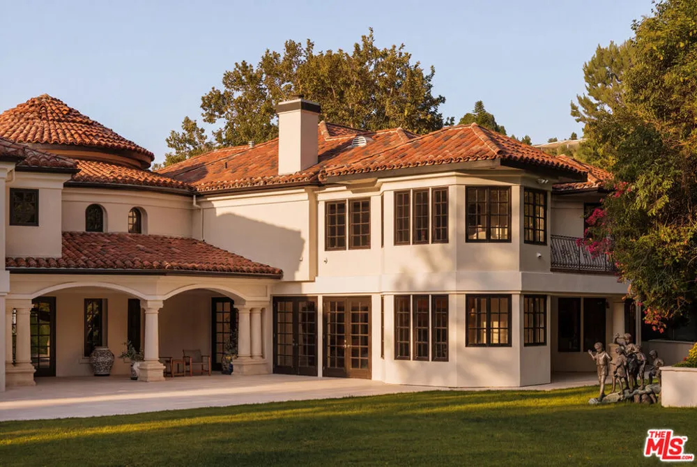 3829 Hayvenhurst Drive Los Angeles, CA 91436