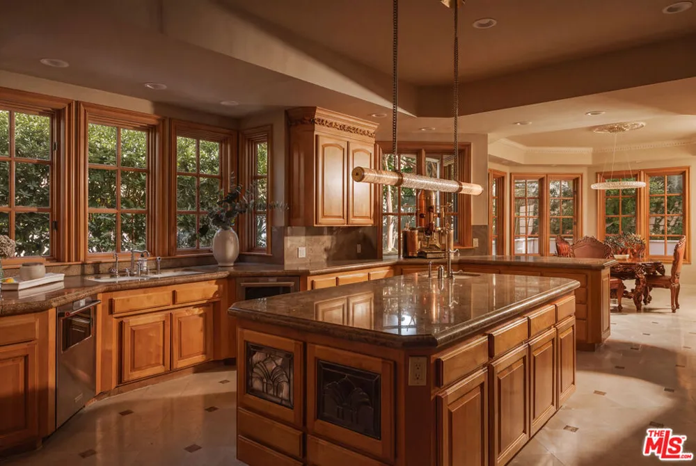 3829 Hayvenhurst Drive Los Angeles, CA 91436