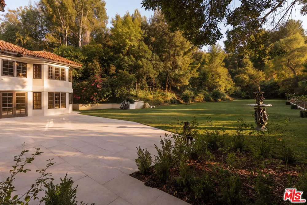 3829 Hayvenhurst Drive Los Angeles, CA 91436