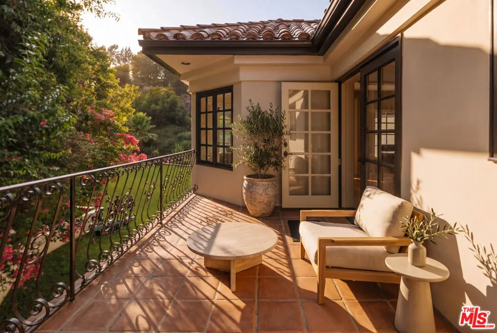 3829 Hayvenhurst Drive Los Angeles, CA 91436