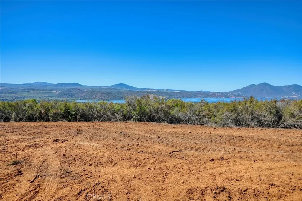 16010 Davis Ave Clearlake, CA 95422