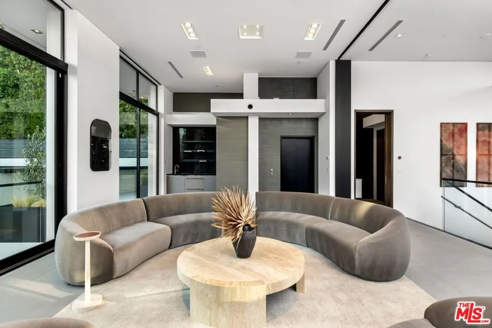 1317 Londonderry Place Los Angeles, CA 90069
