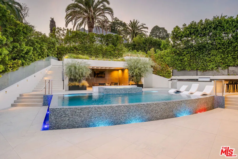 1317 Londonderry Place Los Angeles, CA 90069