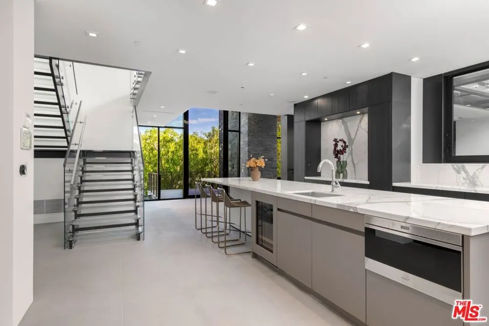 1317 Londonderry Place Los Angeles, CA 90069