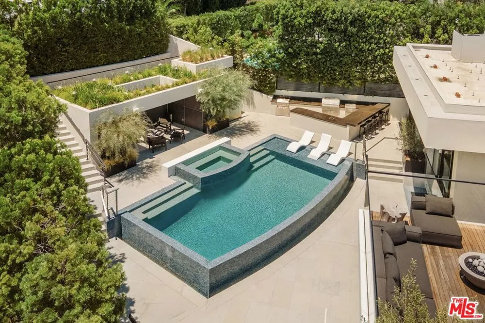 1317 Londonderry Place Los Angeles, CA 90069