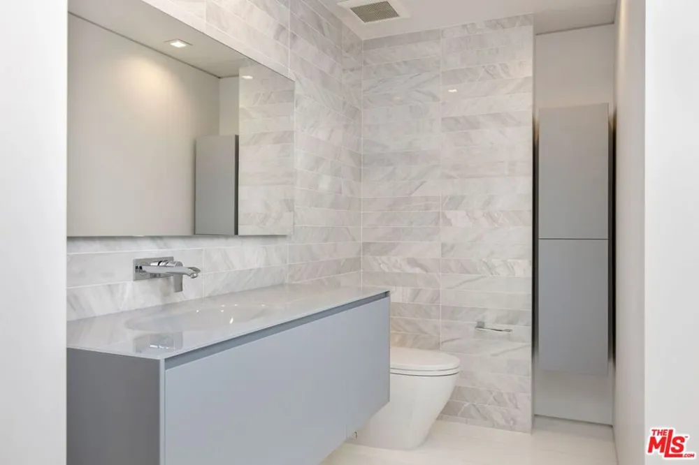 1317 Londonderry Place Los Angeles, CA 90069